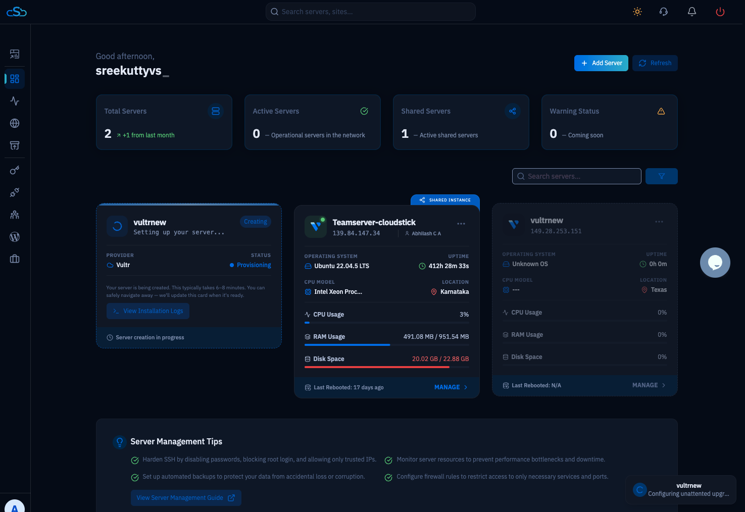 Fig. 05 — Main dashboard showing the server card in Provisioning state with the installation status bar at the bottom right.